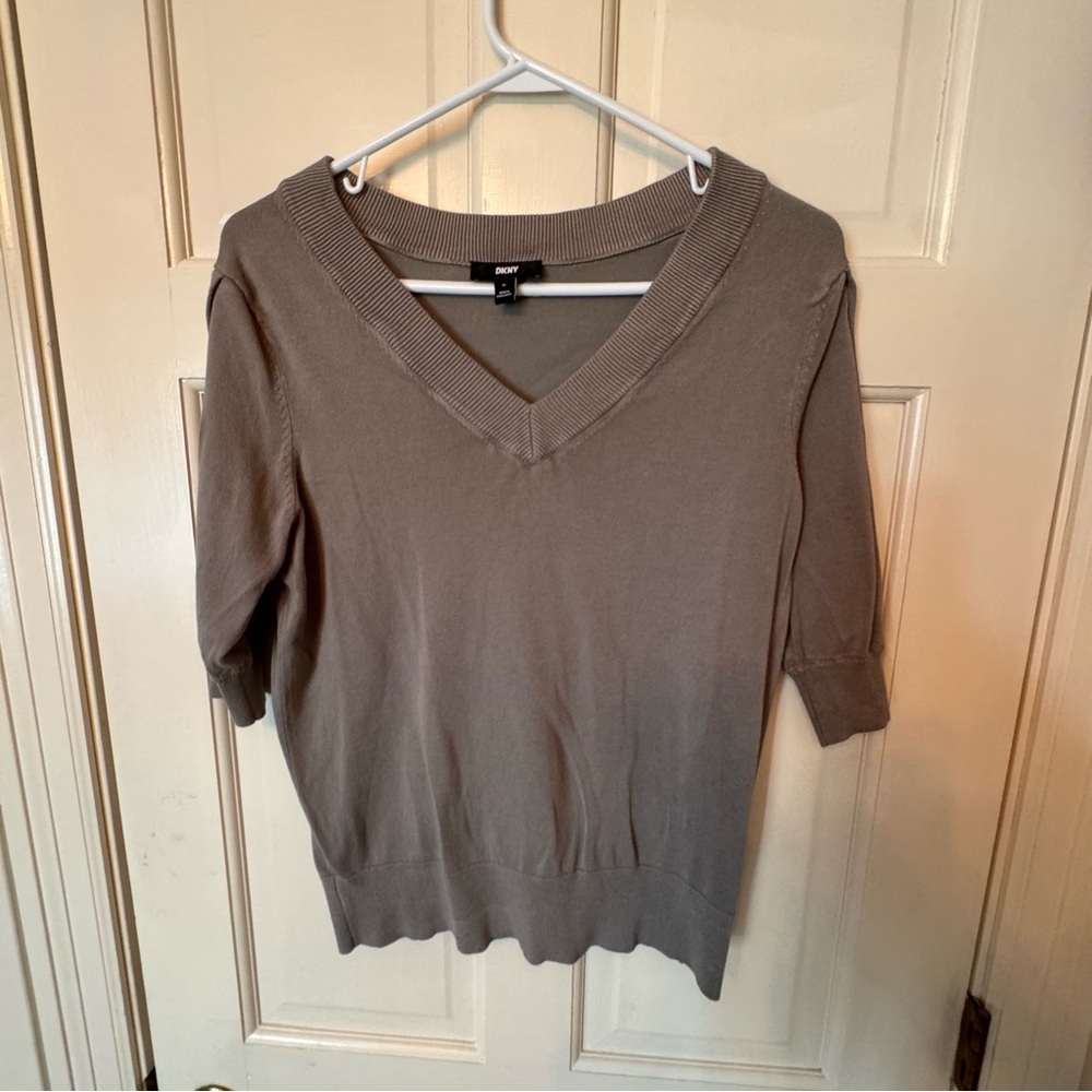 DKNY Deep V-Neck Pullover Sweater – gray/ green– Size M